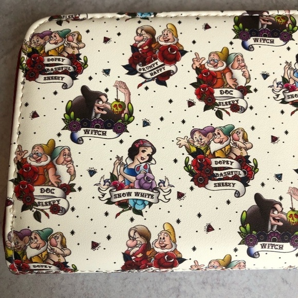 Loungefly Disney Snow White Tattoo Zip Around Wallet NWT - Picture 9 of 14